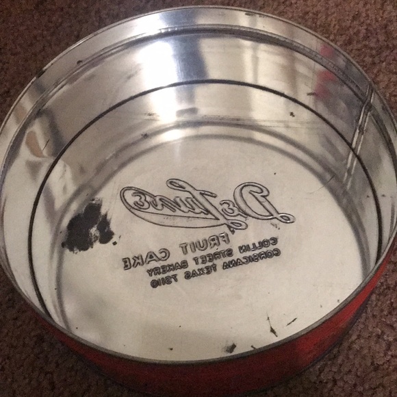 Vintage 1940s, 1950s and 1960s Decorative Christmas Metal Tins. Set of 3 - Picture 11 of 13